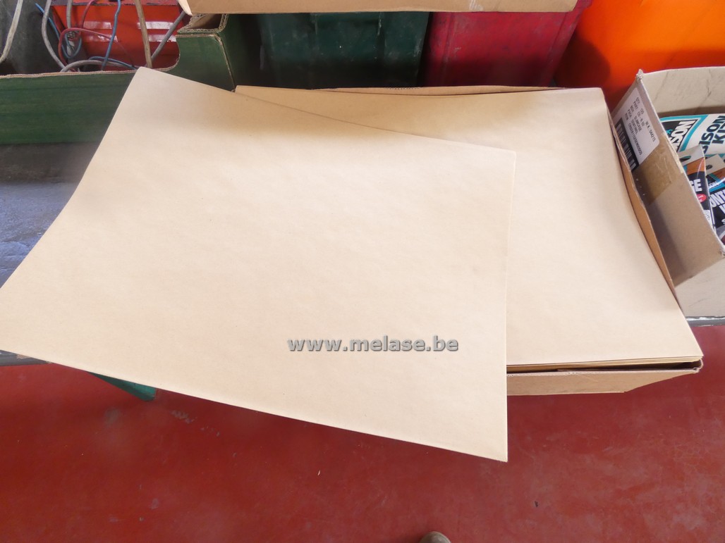 Bruine enveloppen