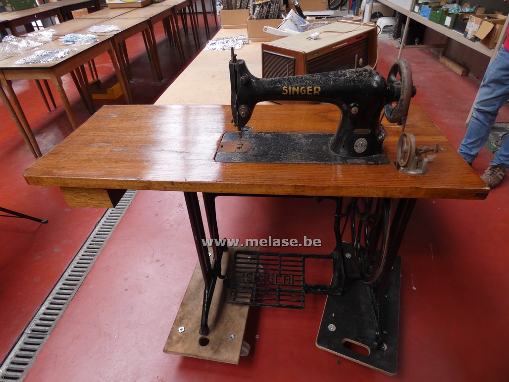 Oudtijdse naaimachine "Singer"