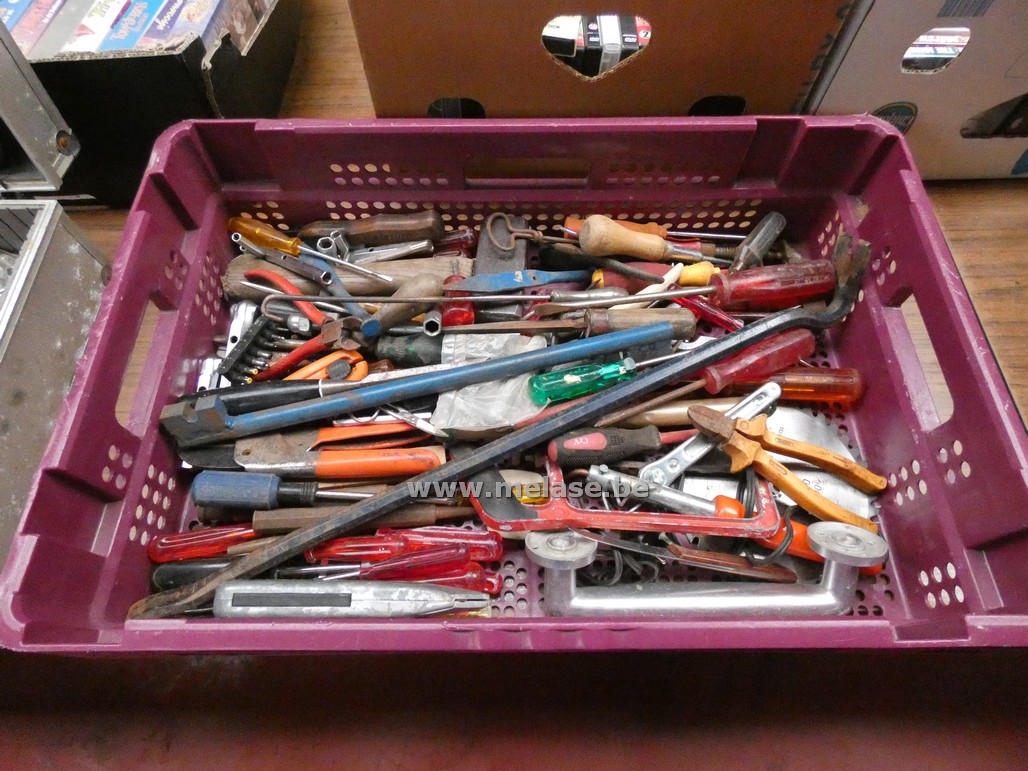 Bak met handgereedschap