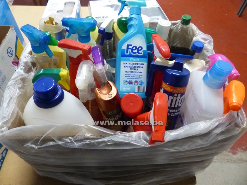 Doos "schoonmaakprodukten"