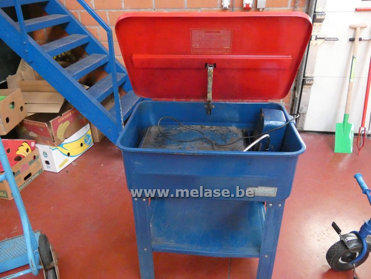 Ontvetterbak met pomp
