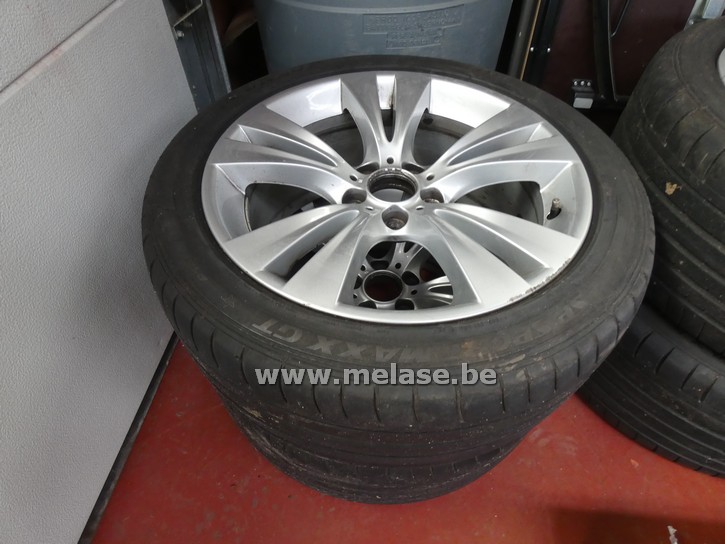 Autobanden met velg "Dunlop"