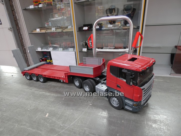 Vrachtwagen met dieplader "Bruder - Scania"