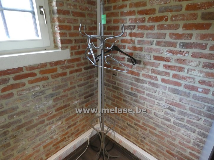 Metalen staande kapstok