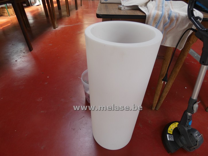 Witte plantenzuil
