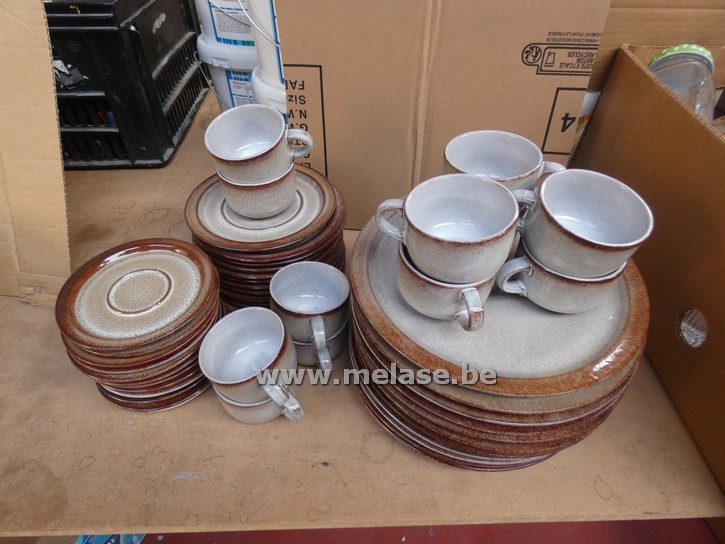 Servies "bruin"