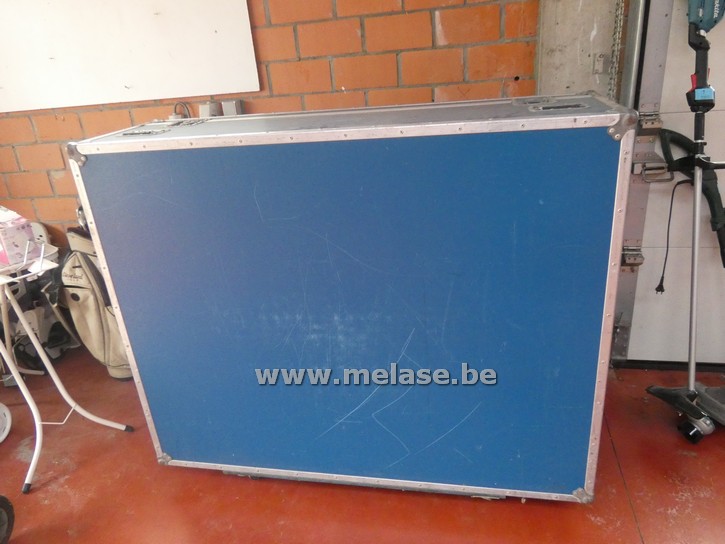 Grote flightcase "op wielen"