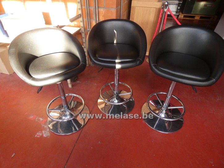 Barkrukken "in de hoogte verstelbaar"