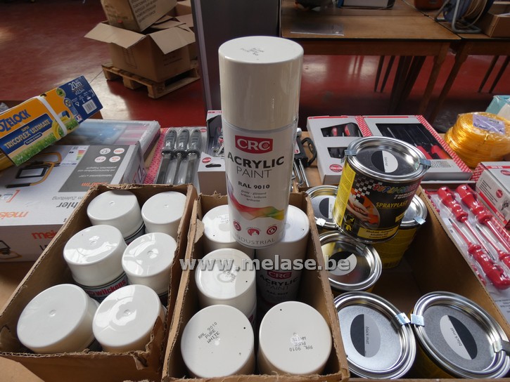 Spuitbussen "acryl paint"