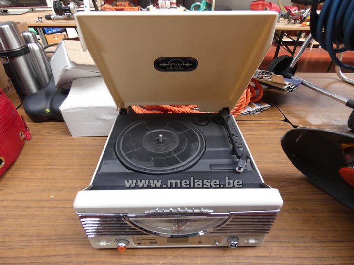 Platenspeler/radio/USB "retro"
