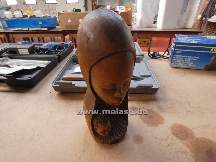 Houten damesbuste
