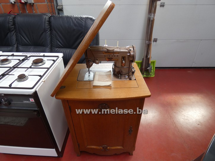 Antieke naaimachine "Singer"