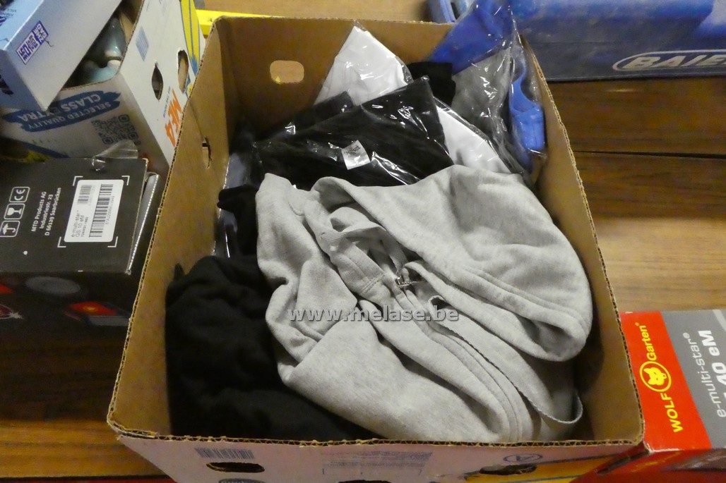 Lot ongebruikte kleding