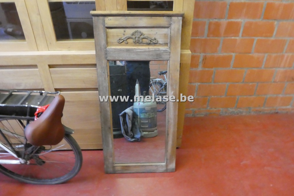 Houten spiegel