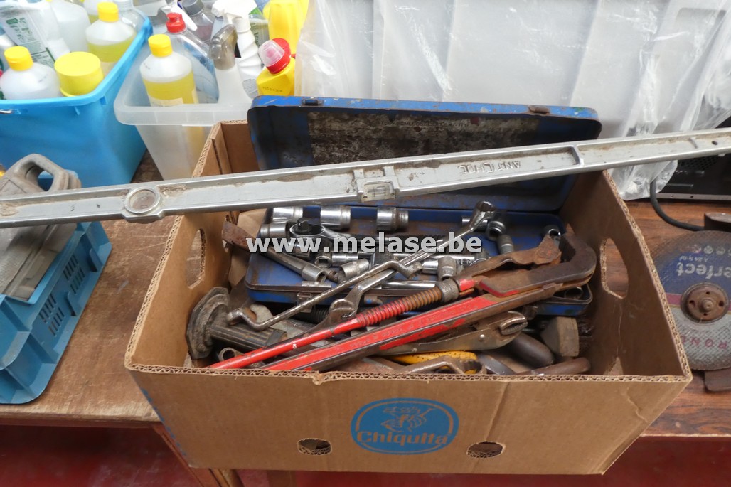 Doos divers gereedschap