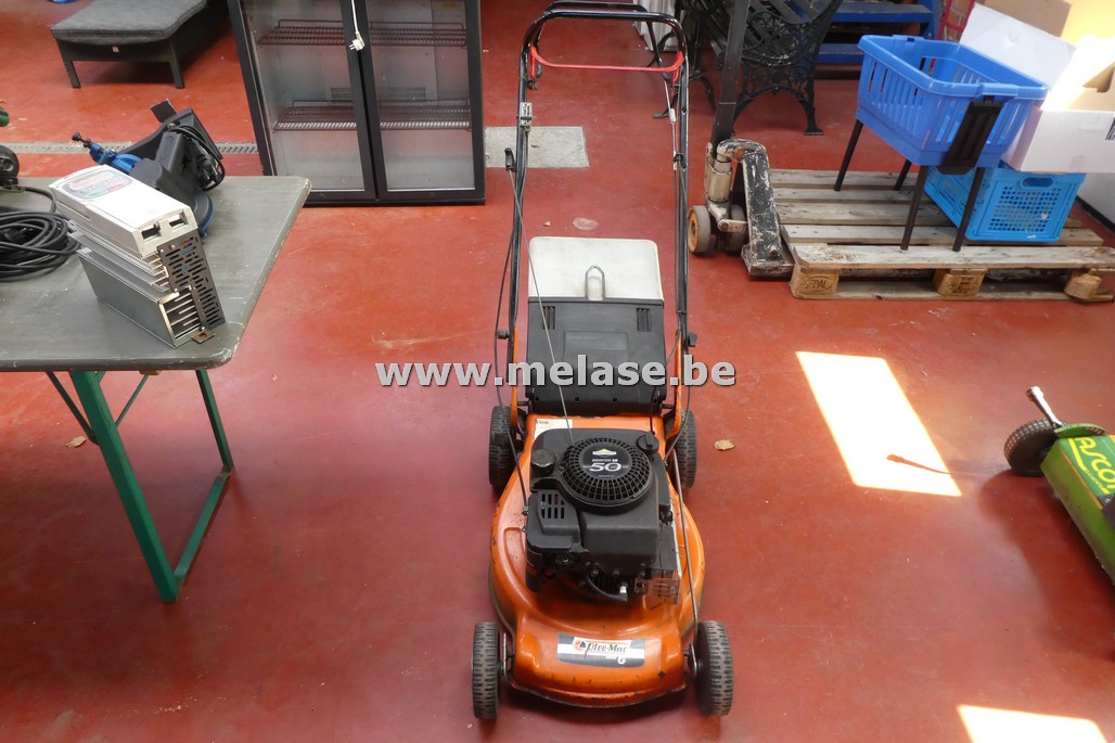 Benzine grasmaaier "Oleo-Mac"