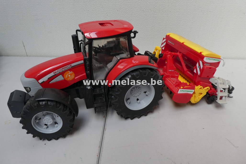 Miniatuurtractor "Mc Cormick"