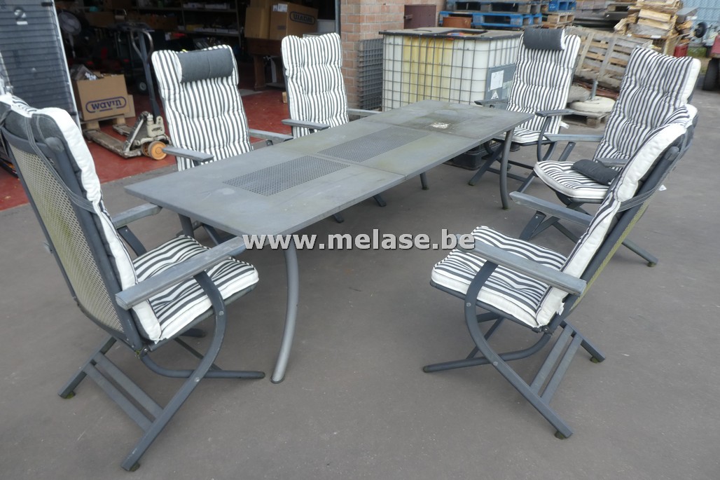 Metalen tuintafel