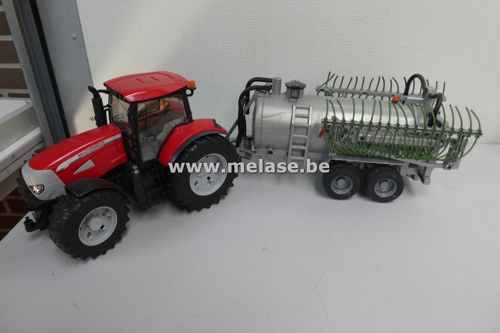 Miniatuurtractor "Mc Cormick"