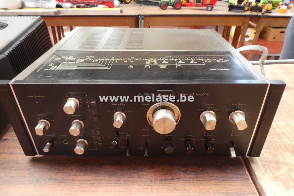 Versterker "Sansui"