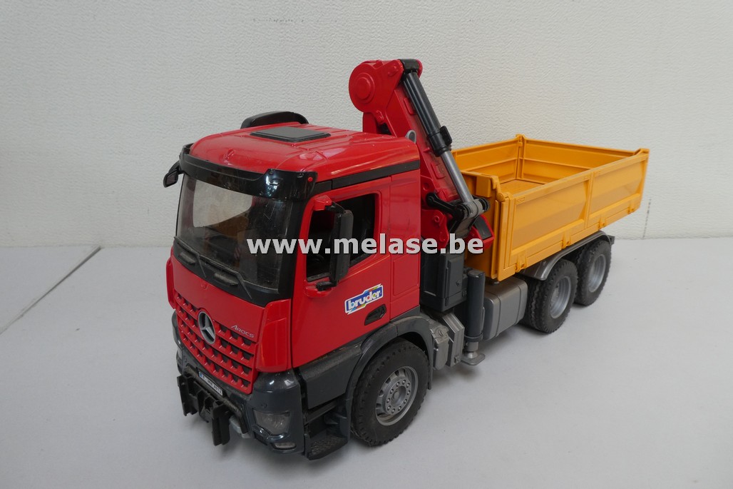 Miniatuurvrachtwagen "Mercedes met autolaadkraan en container"
