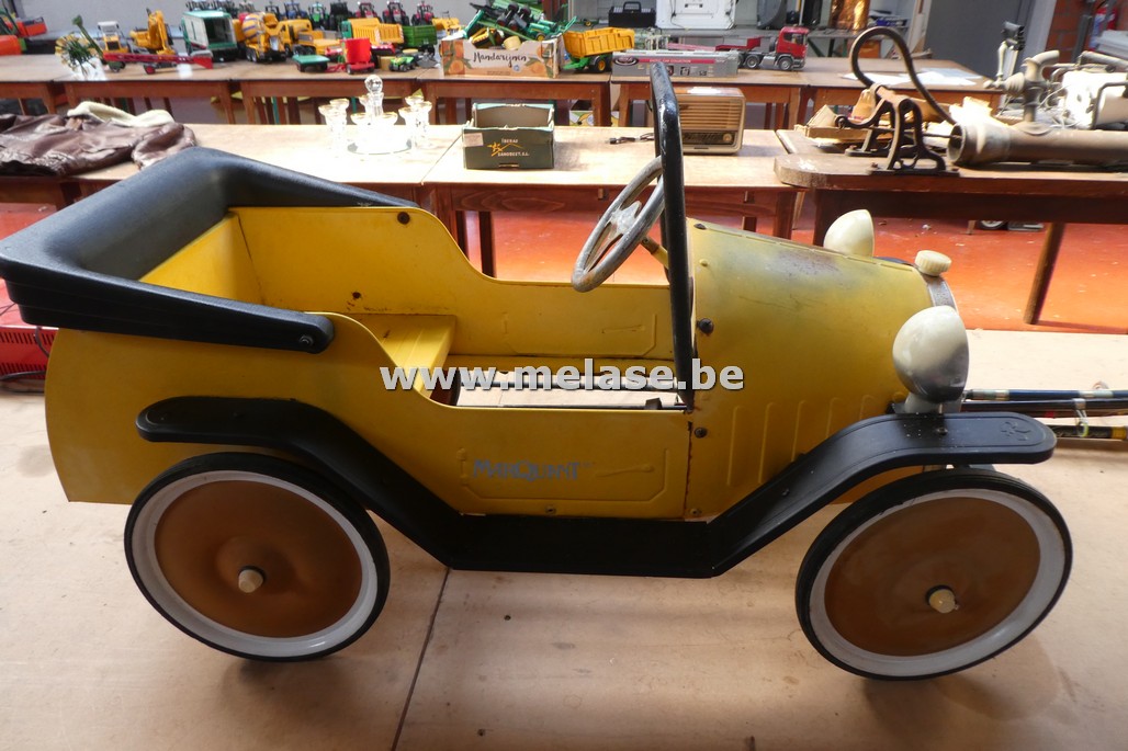Vintage metalen loopwagentje "Marquant"