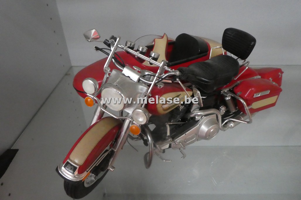 Miniatuurmotor met zijspan