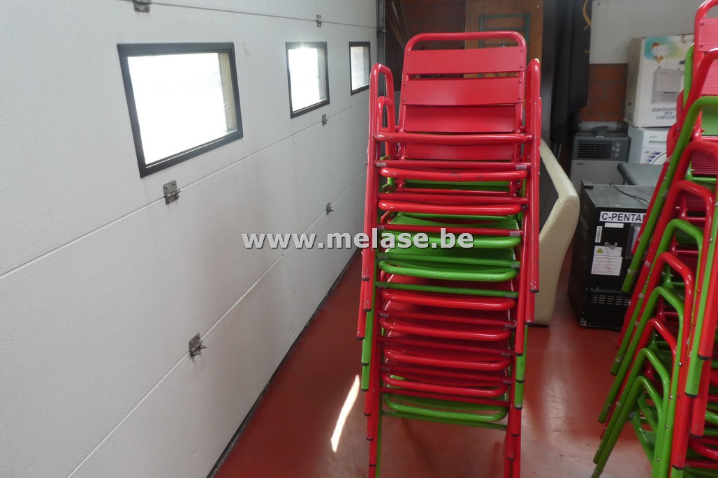 Metalen tuinstoelen "rood en groen"