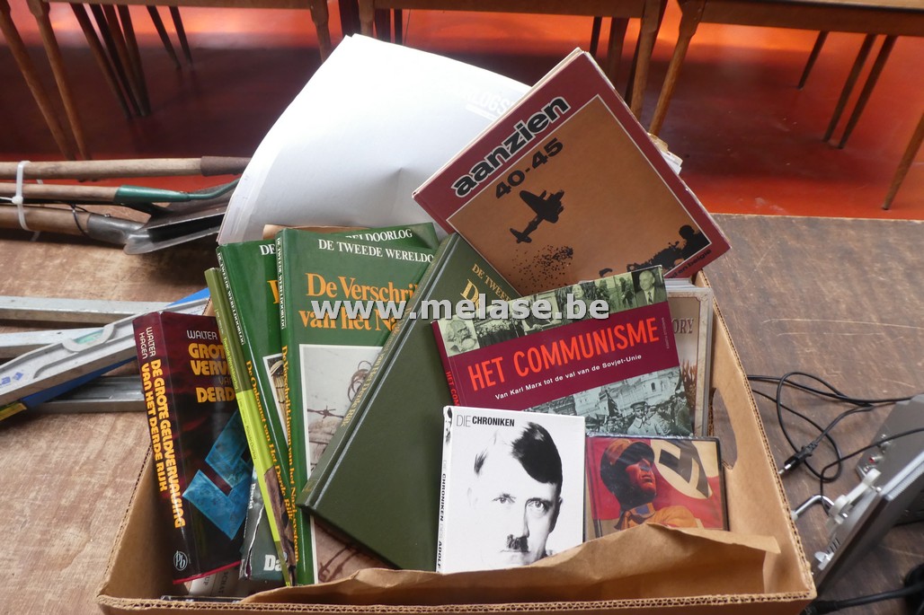 Doos boeken "vooral 2de wereldoorlog"