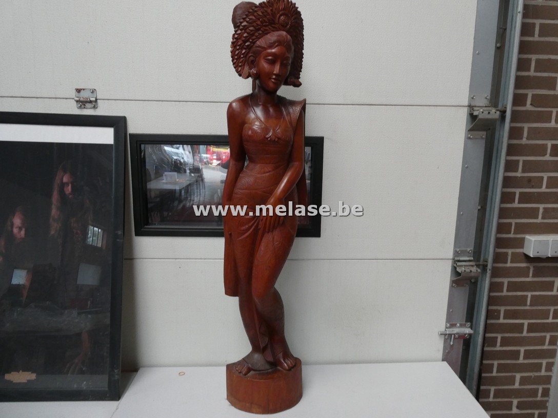 Houten beeld "dame"