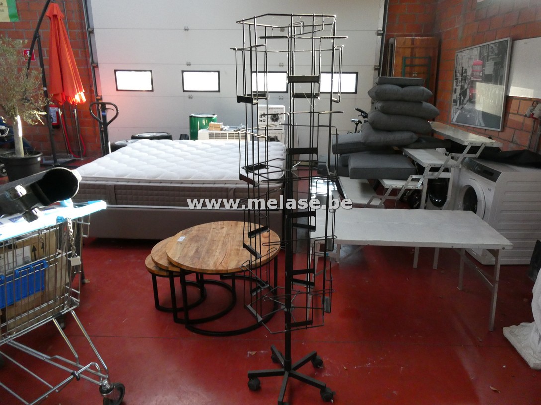 Wenskaartencarrousel "leeg"