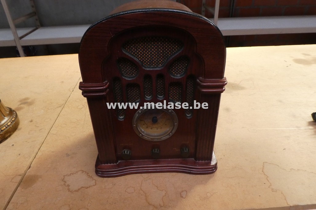 Vintage "Thomas Collector's Edition" radio 