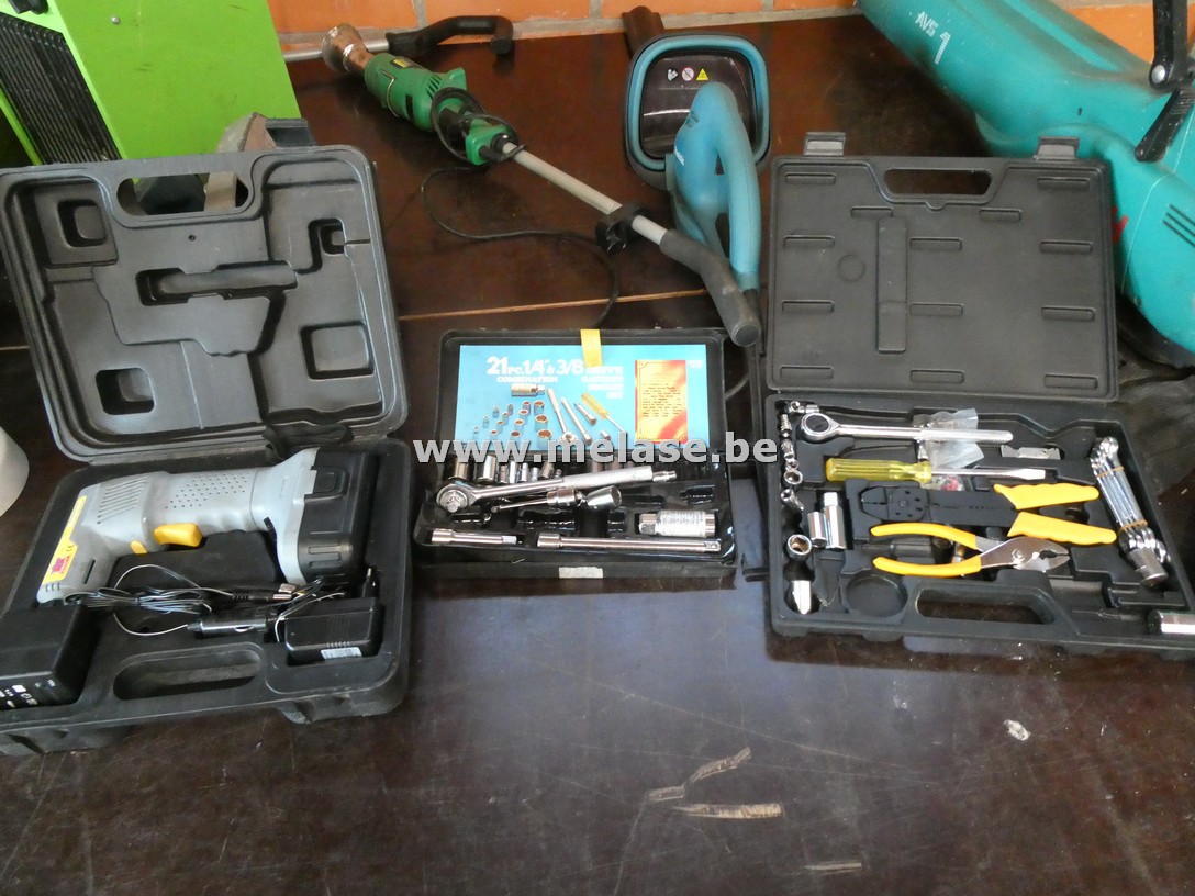 Minicompressor "TopCraft"+  dopsleutelset + gereedschapset