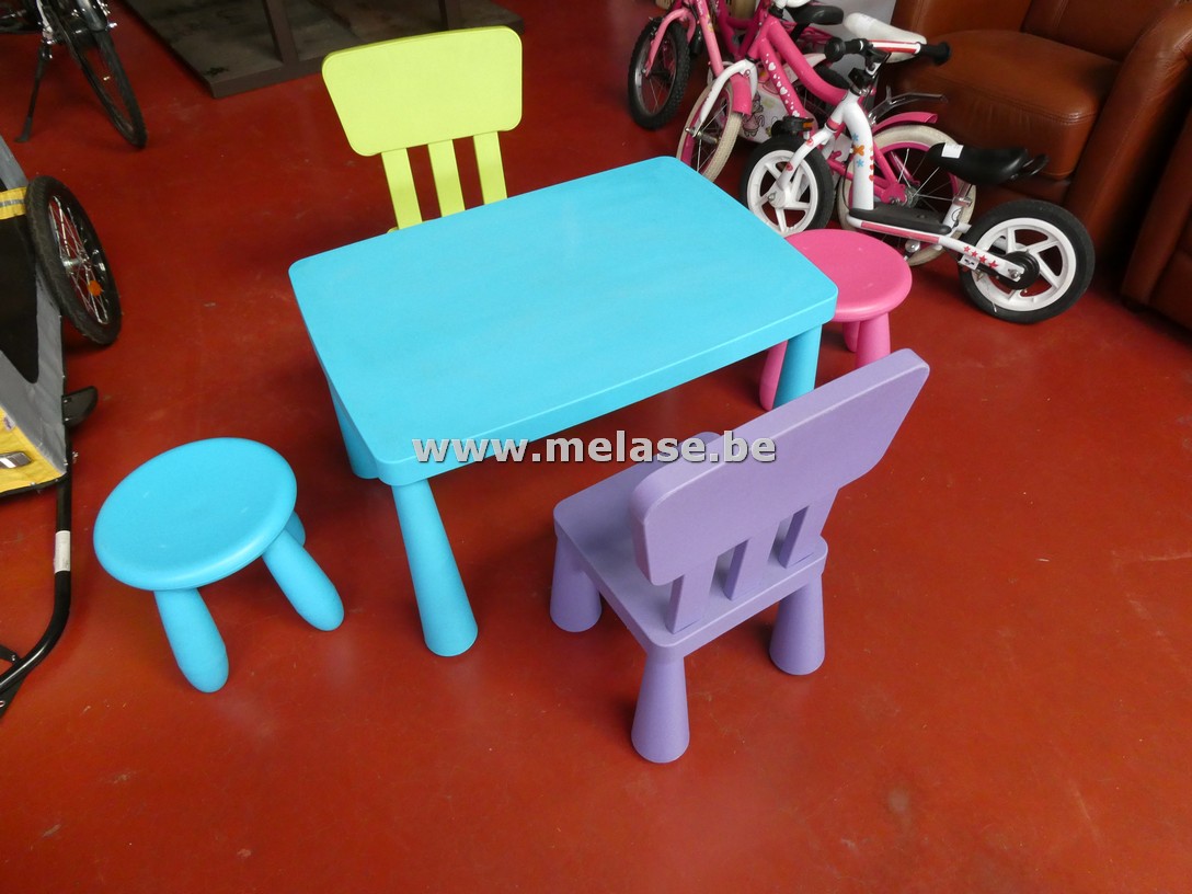Kindertafeltje en stoeltjes "Ikea"