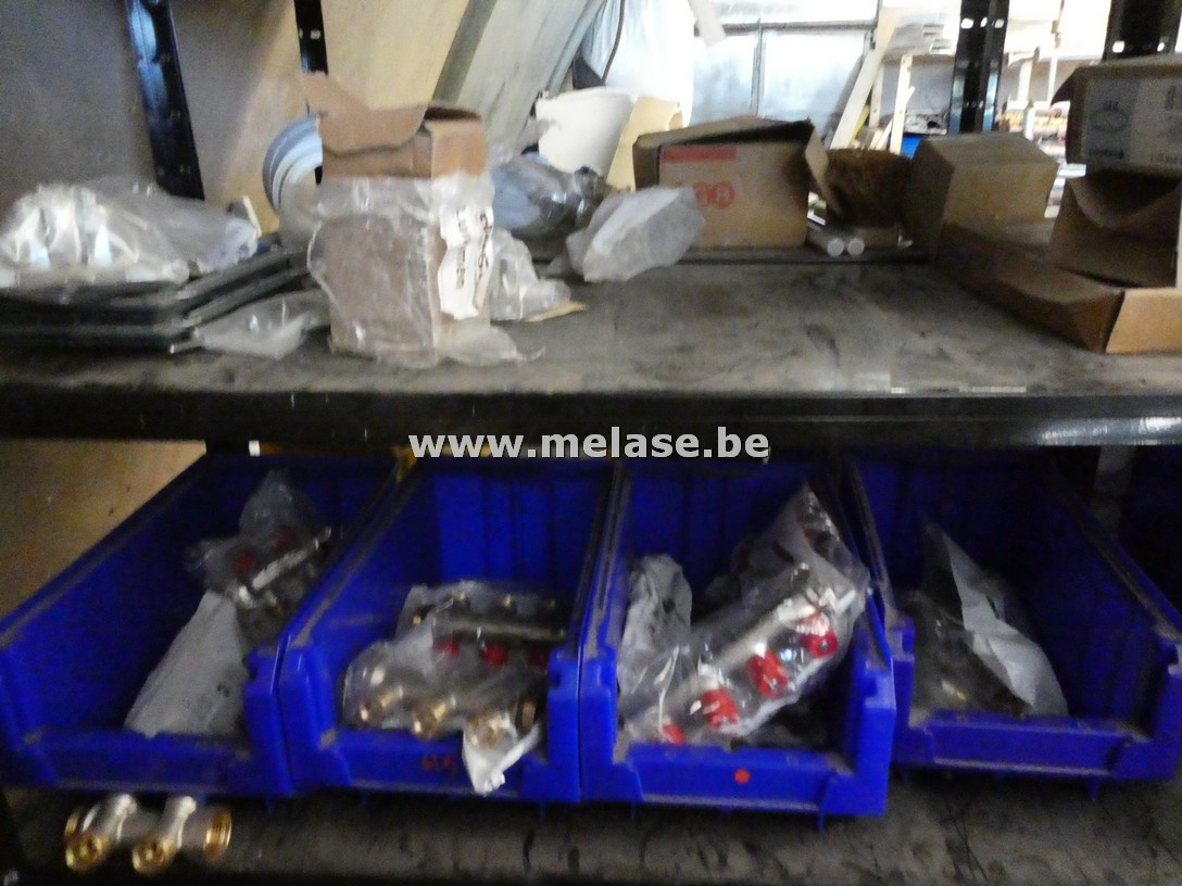 Collectoren met aansluitingen en beugels