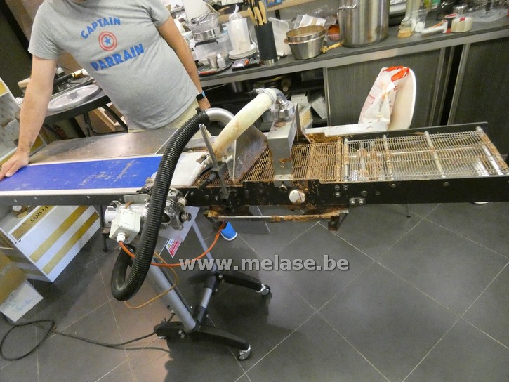 Chocolade coatingtafel "Pomati T8"