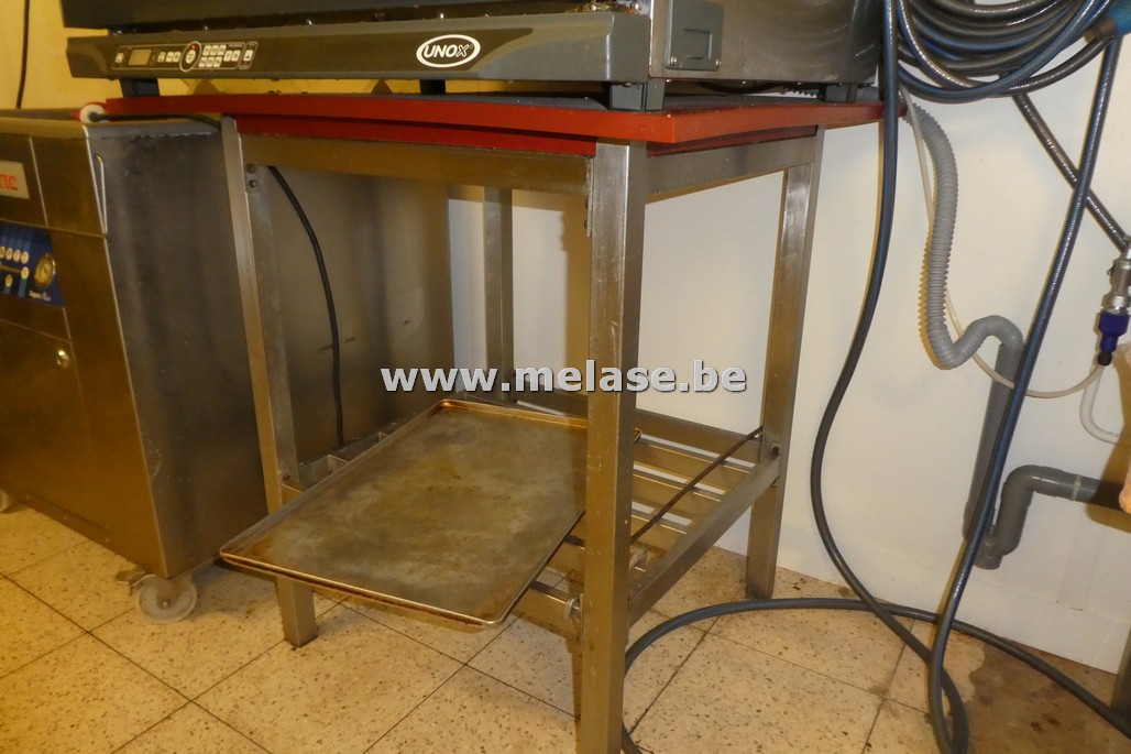 Inox werktafel  met rood blad