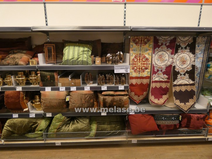 Kussens - tafellampen - geurkaarsen - varia