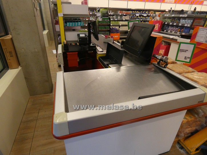 Kassa + ticketprinter + scherm + rollende band