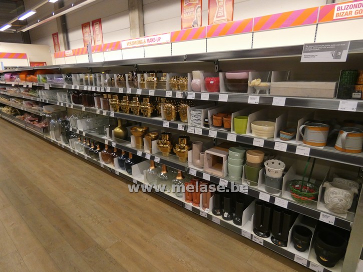 Alle rekken in de winkel