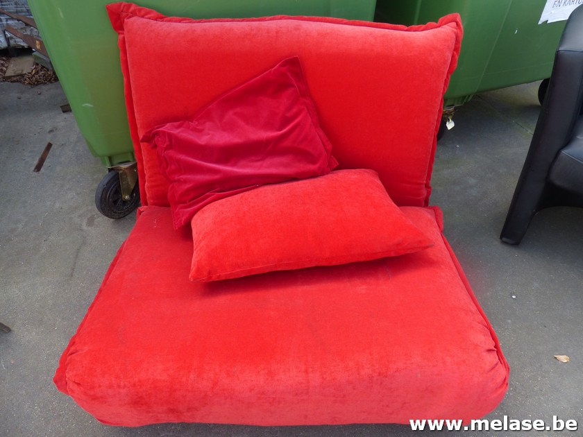Design zetel/poef/bed "rood"