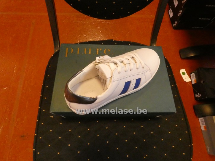 P.I.U.R.E. - wit/blauw