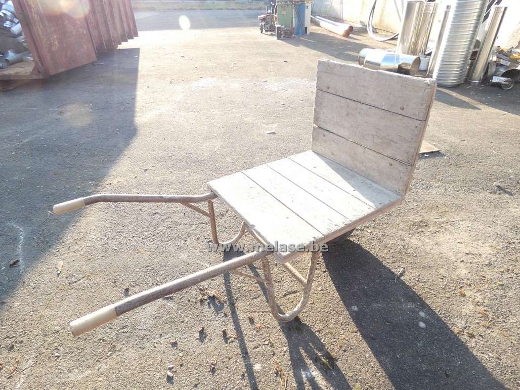 Houten kruiwagen