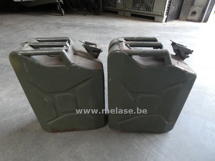 Jerrycans "groen - metaal"