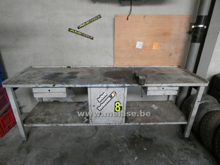 Werkbank met banschroef