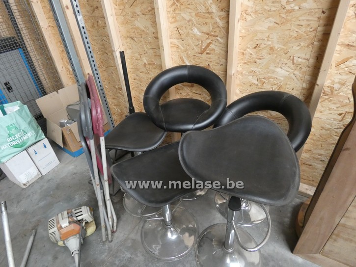 Krukken en klapstoelen