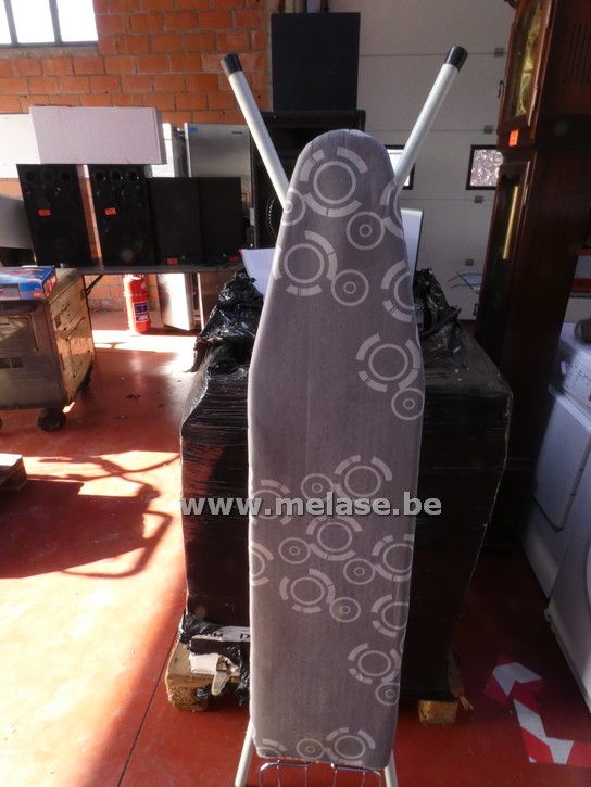 Strijkplank + 2 strijkijzers