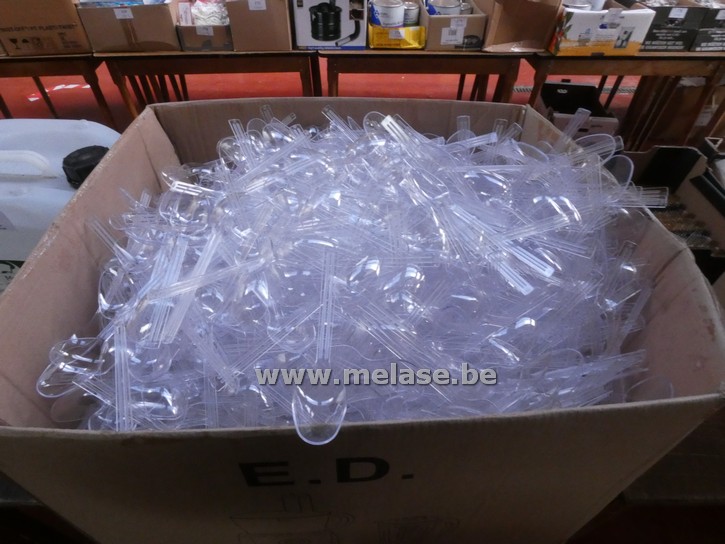 Grote doos plastieken lepels