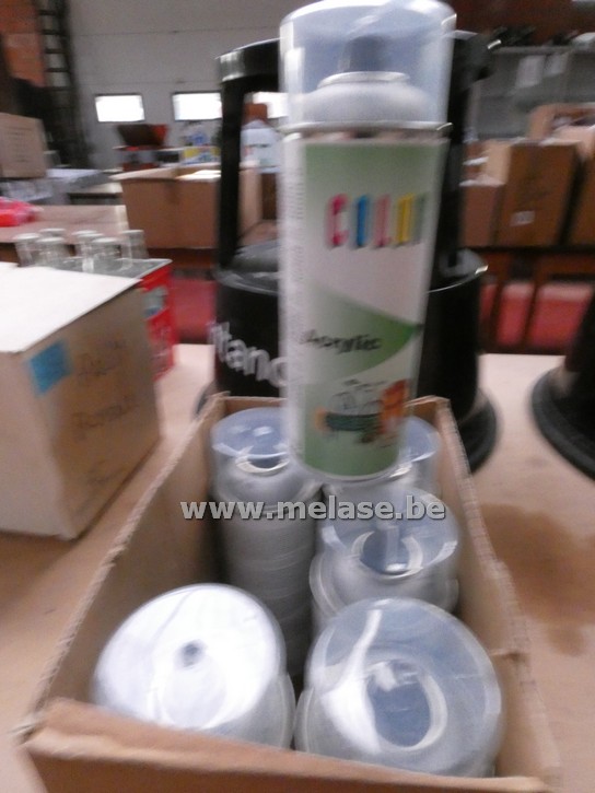 Spuitbussen "acryl color spray"