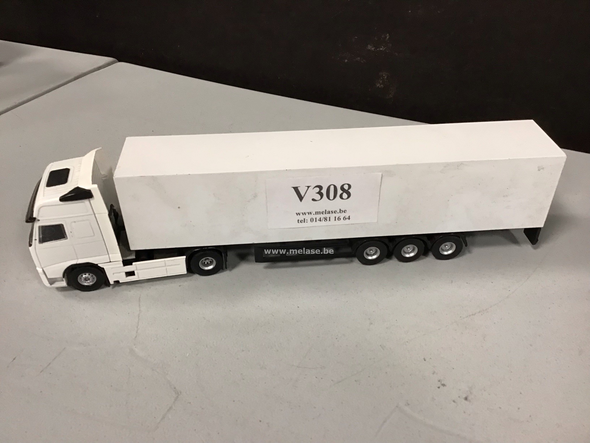 Miniatuur vrachtwagen "wit"